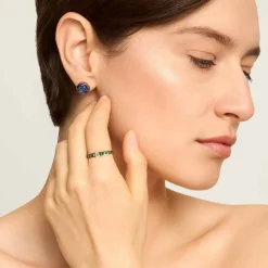 Pozłacany pierścionek z zielonymi zdobieniami z kolekcji Minakari