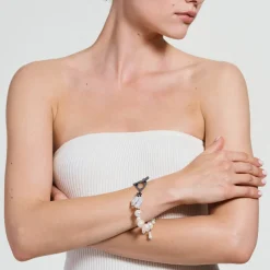 Srebrna bransoletka z nieregularnymi perłami z kolekcji Parer