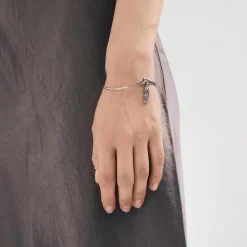 Srebrna bransoletka z zawieszką z meteorytem kolekcji Meteoros