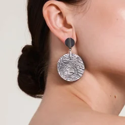 Srebrne kolczyki koła na sztyfcie z kolekcji Moon