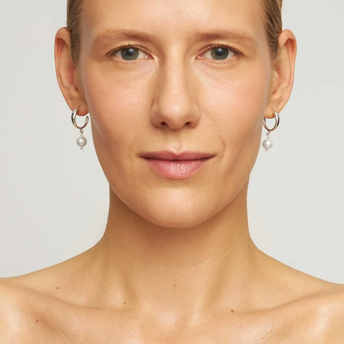 Srebrne kolczyki koła z perłami z kolekcji Perle