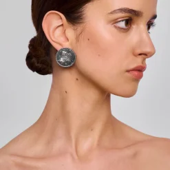 Srebrne kolczyki medaliony z kolekcji Semios