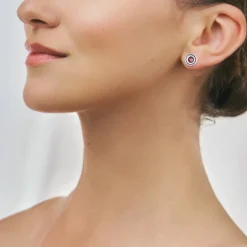 Srebrne kolczyki na sztyft z kolorowymi kryształami z kolekcji Holos