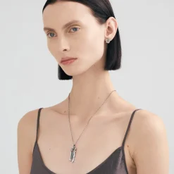 Srebrne kolczyki na sztyft z meteorytem z kolekcji Meteoros