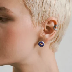Srebrne kolczyki w kształcie pierścienia z lapis lazuli z kolekcji Orini