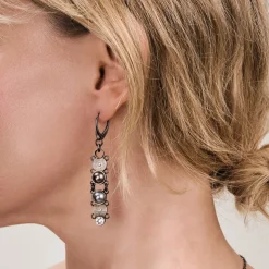 Srebrne kolczyki z kolekcji Soda na biglu angielskim