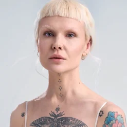 Srebrne, okrągłe kolczyki na sztyft z kolekcji New Stone