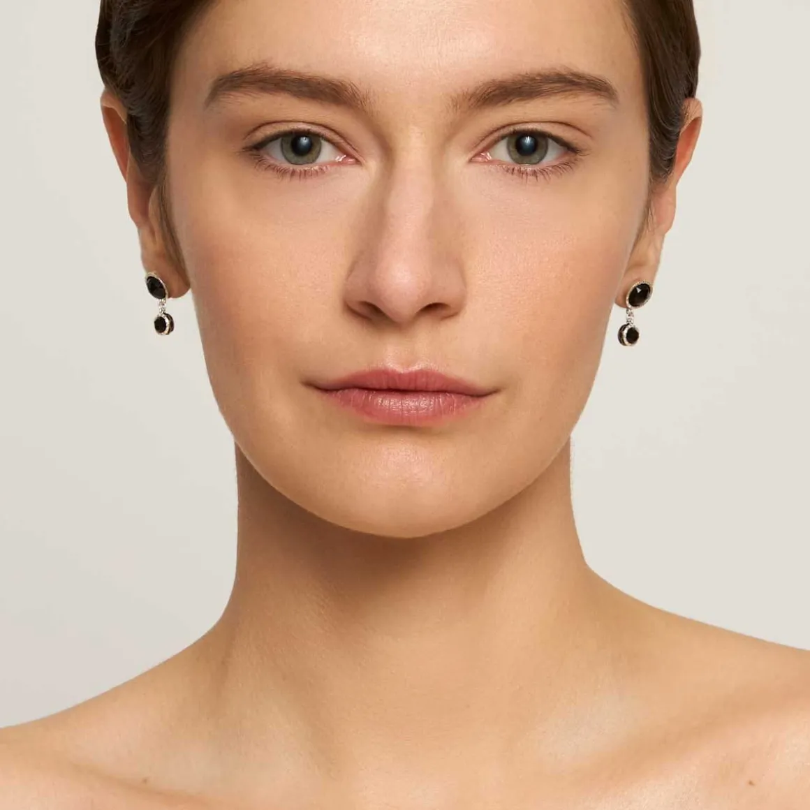 Srebrne, wiszące kolczyki z kolekcji Minakari