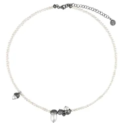 Srebrny, krótki naszyjnik z pereł z zawieszkami w kształcie żołędzi