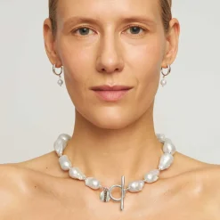 Srebrny naszyjnik z okazałych nieregularnych pereł z kolekcji Perle