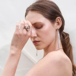 Srebrny pierścionek z dużym kryształem górskim z kolekcji Prato