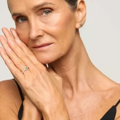 Srebrny pierścionek z niebieskim topazem