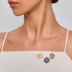 Srebrny pin z symbolem oka z kolekcji Semios