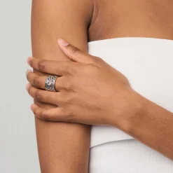 Szeroka srebrna obrączka z ażurowym wzorem i ametystem z kolekcji Duo