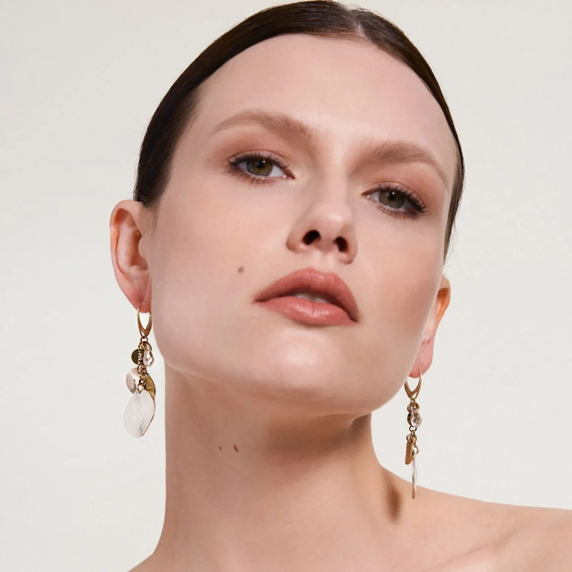 Wiszące, złoto-srebrne kolczyki z kryształami z kolekcji Rundo