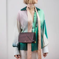 Złota zawieszka do torebki z koniczynką